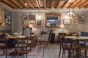 Frokost, lunsj og middag serveres, moderne europeiske retter 