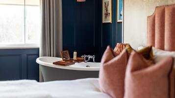 Feature Boutique Double | Iron/ironing board, free WiFi, bed sheets