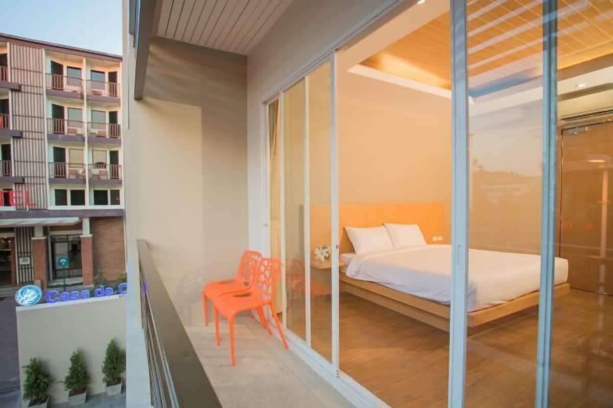 In-room safe, desk, cots/infant beds, free WiFi