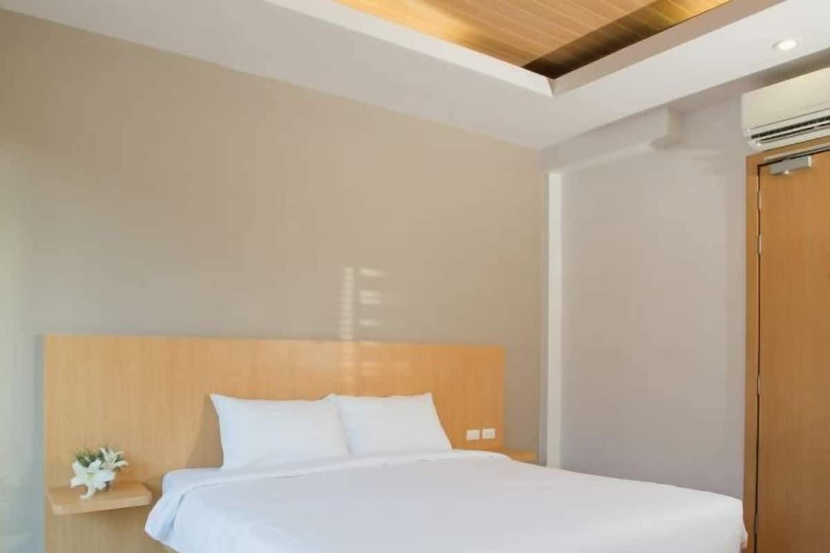In-room safe, desk, cots/infant beds, free WiFi