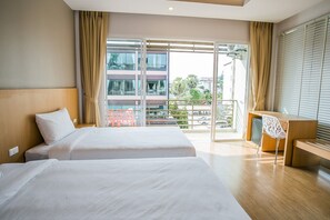 ตู้นิรภัยในห้องพัก, โต๊ะทำงาน, Wi-Fi ฟรี