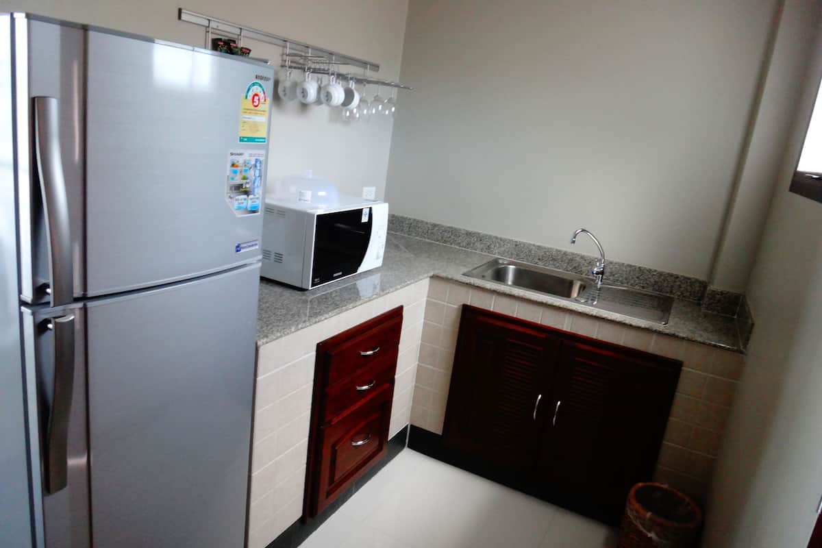 super deluxe | private kitchenette