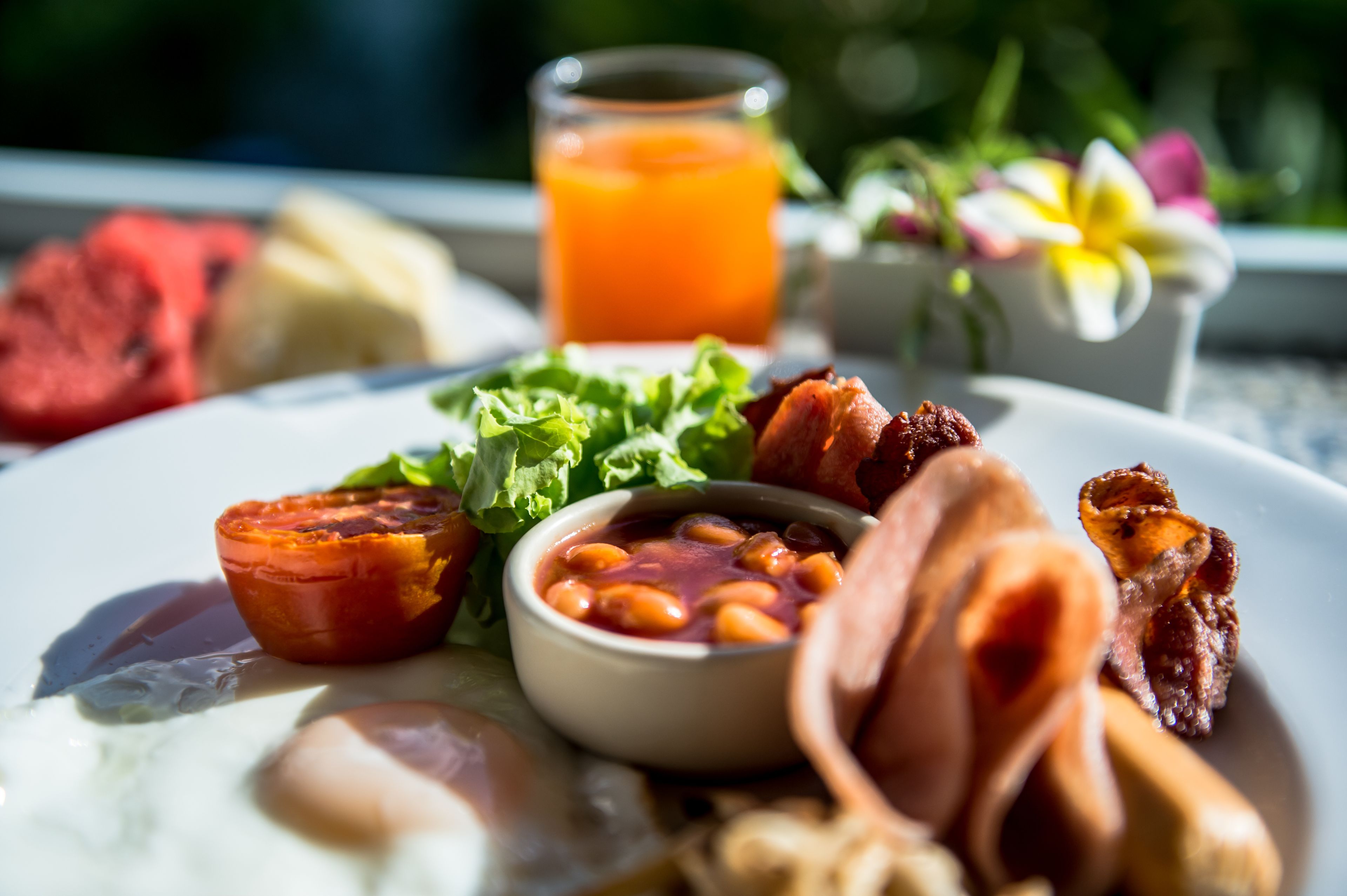 daily cooked-to-order breakfast for a fee