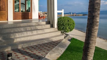 Deluxe Beachfront | Beach/ocean view