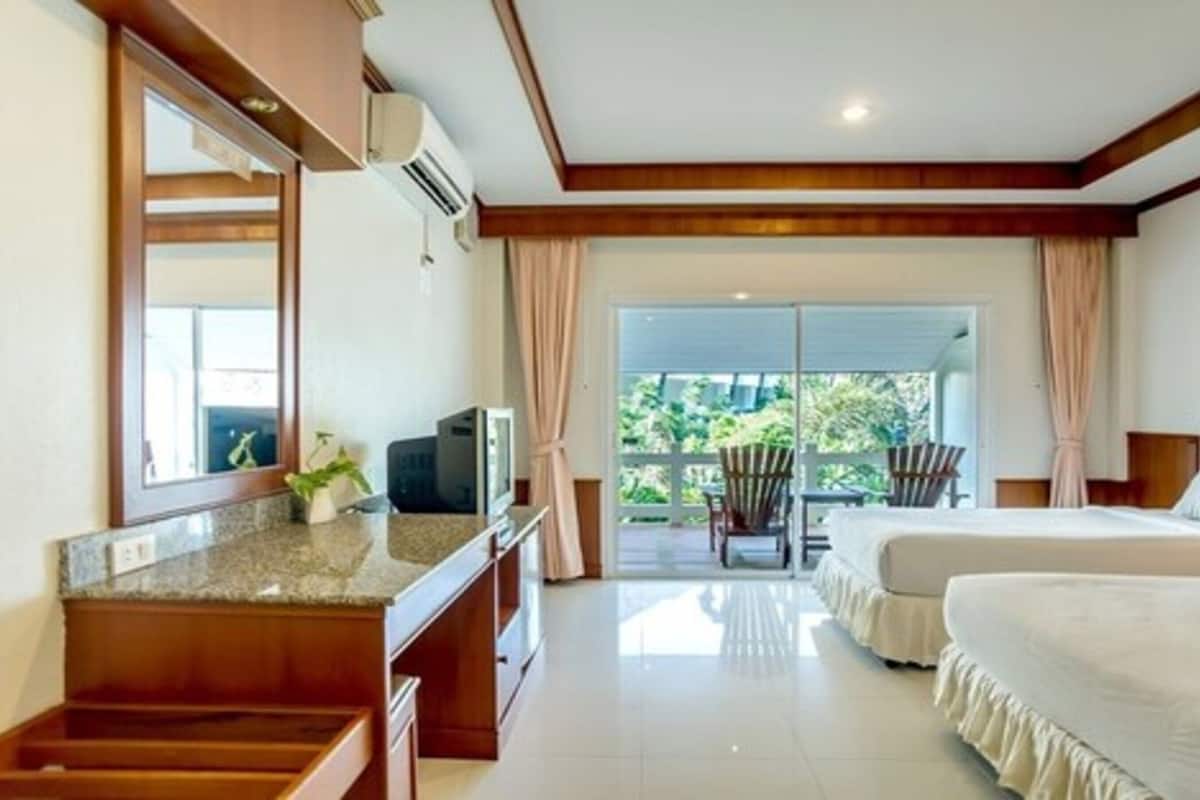 Superior Hotel - Leela | 1 bedroom, in-room safe, free WiFi, bed sheets