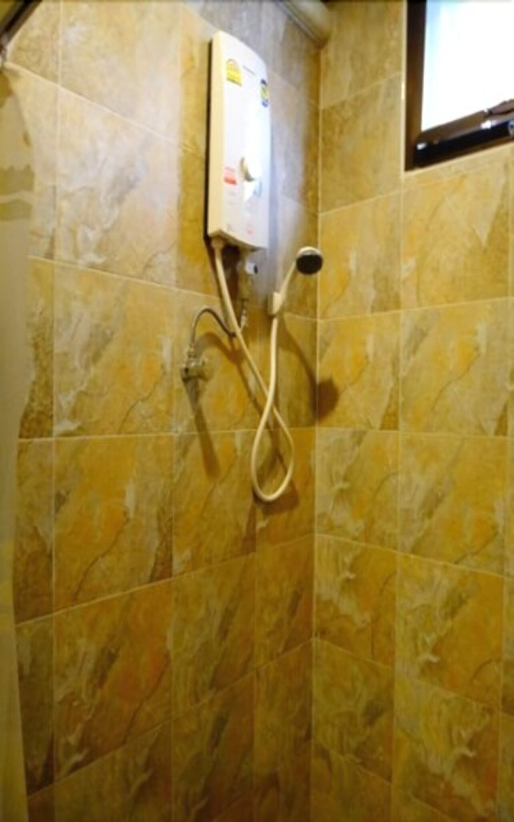 1 bed in 10 beds mixed dorm  | bathroom shower