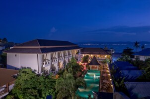 住宿正面 - 傍晚/夜晚