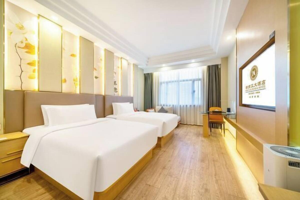 Down comforters, minibar, in-room safe, desk