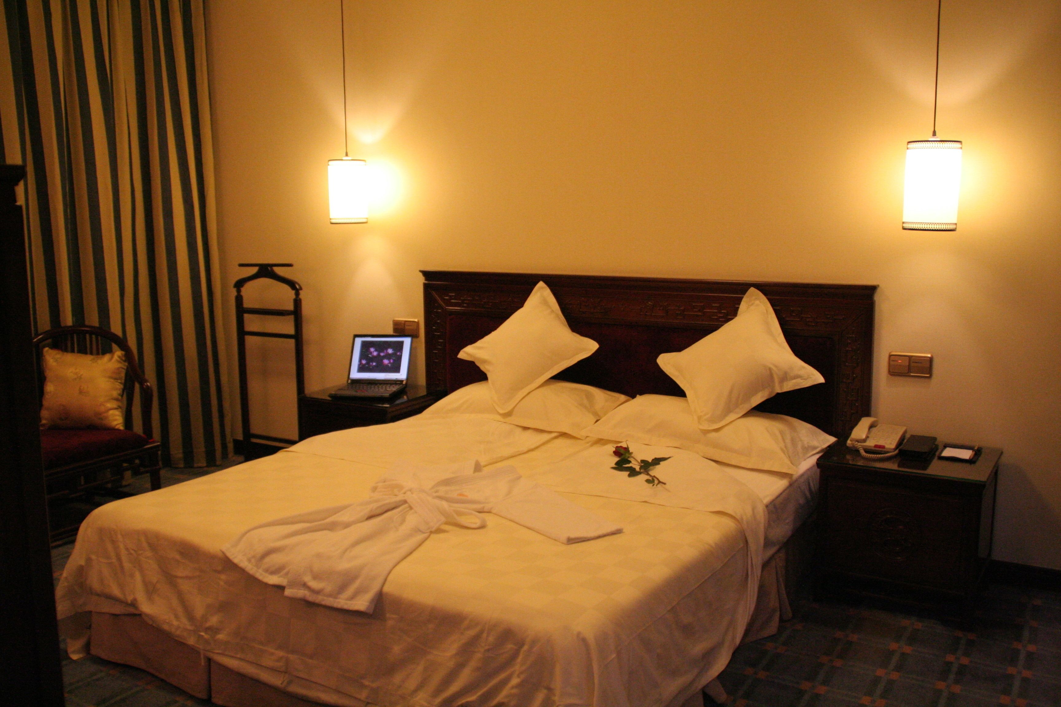 Deluxe  Room | Down comforters, minibar, in-room safe, desk