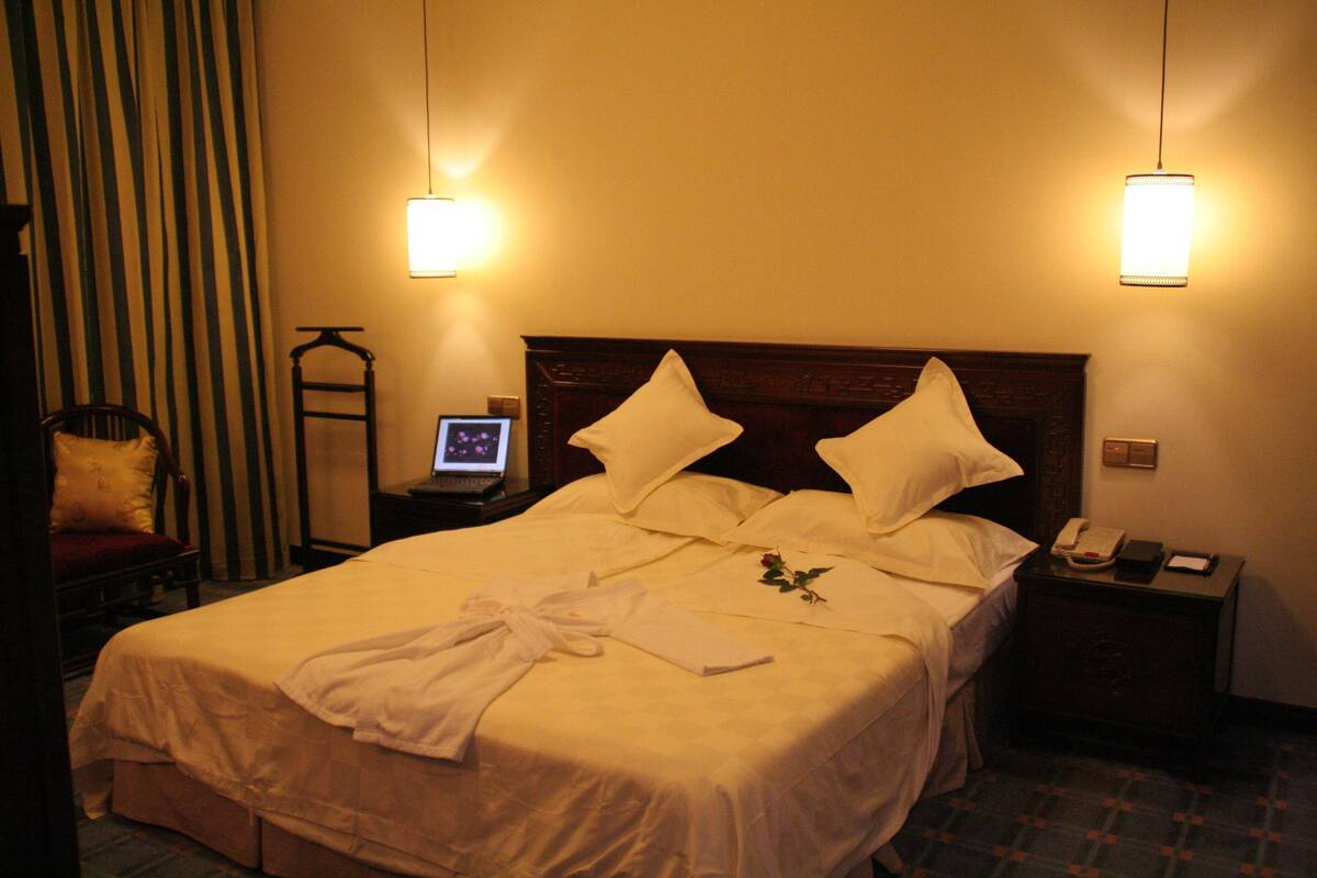 Deluxe  Room | Down comforters, minibar, in-room safe, desk