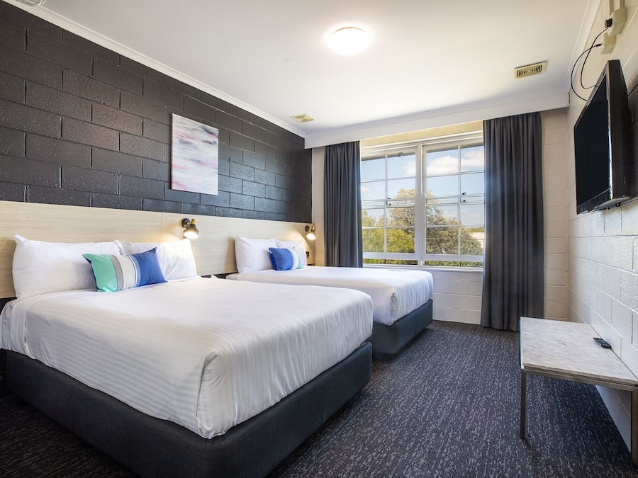 Family Apartment | Laptop workspace, iron/ironing board, free WiFi, bed sheets