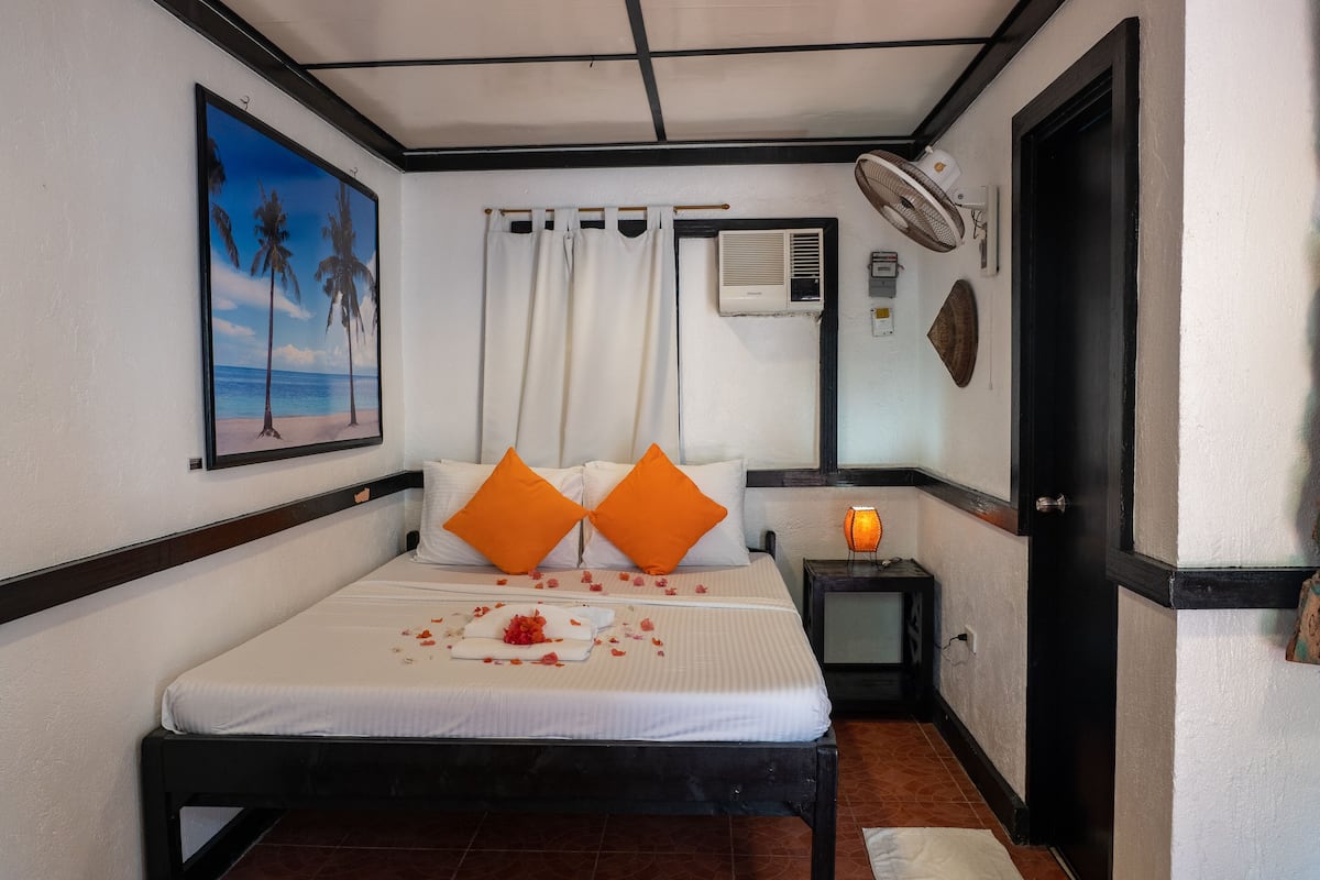 standard double room | in-room safe, soundproofing, free wifi, bed sheets