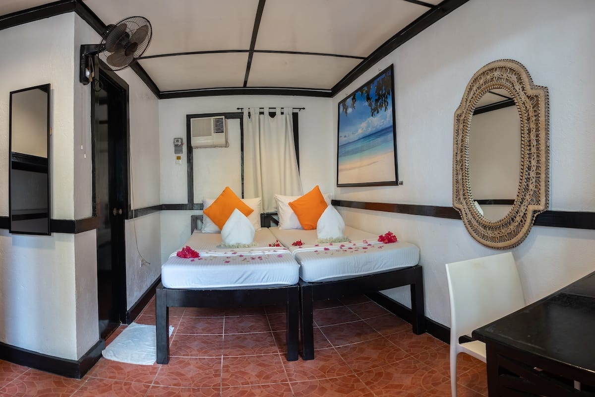 standard double room | in-room safe, soundproofing, free wifi, bed sheets