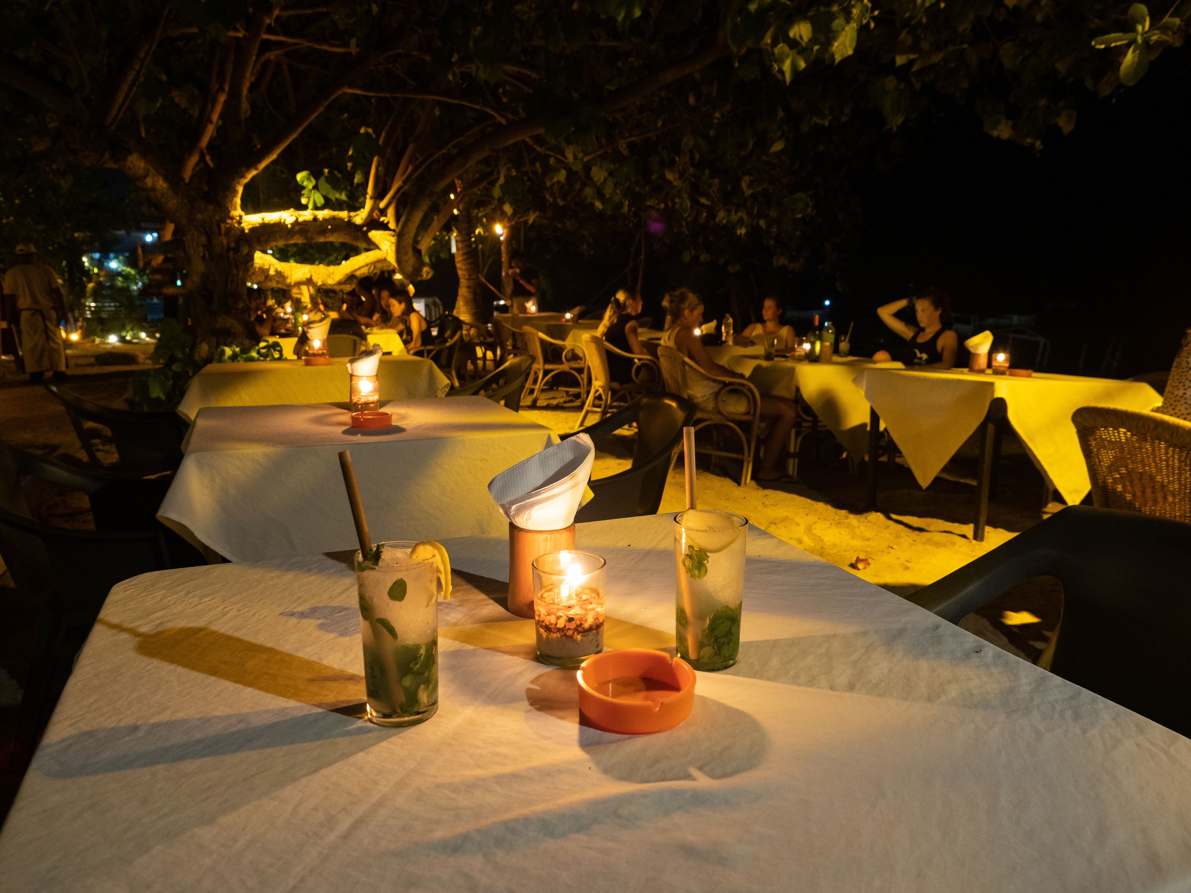 إطلالات على الشاطئ 