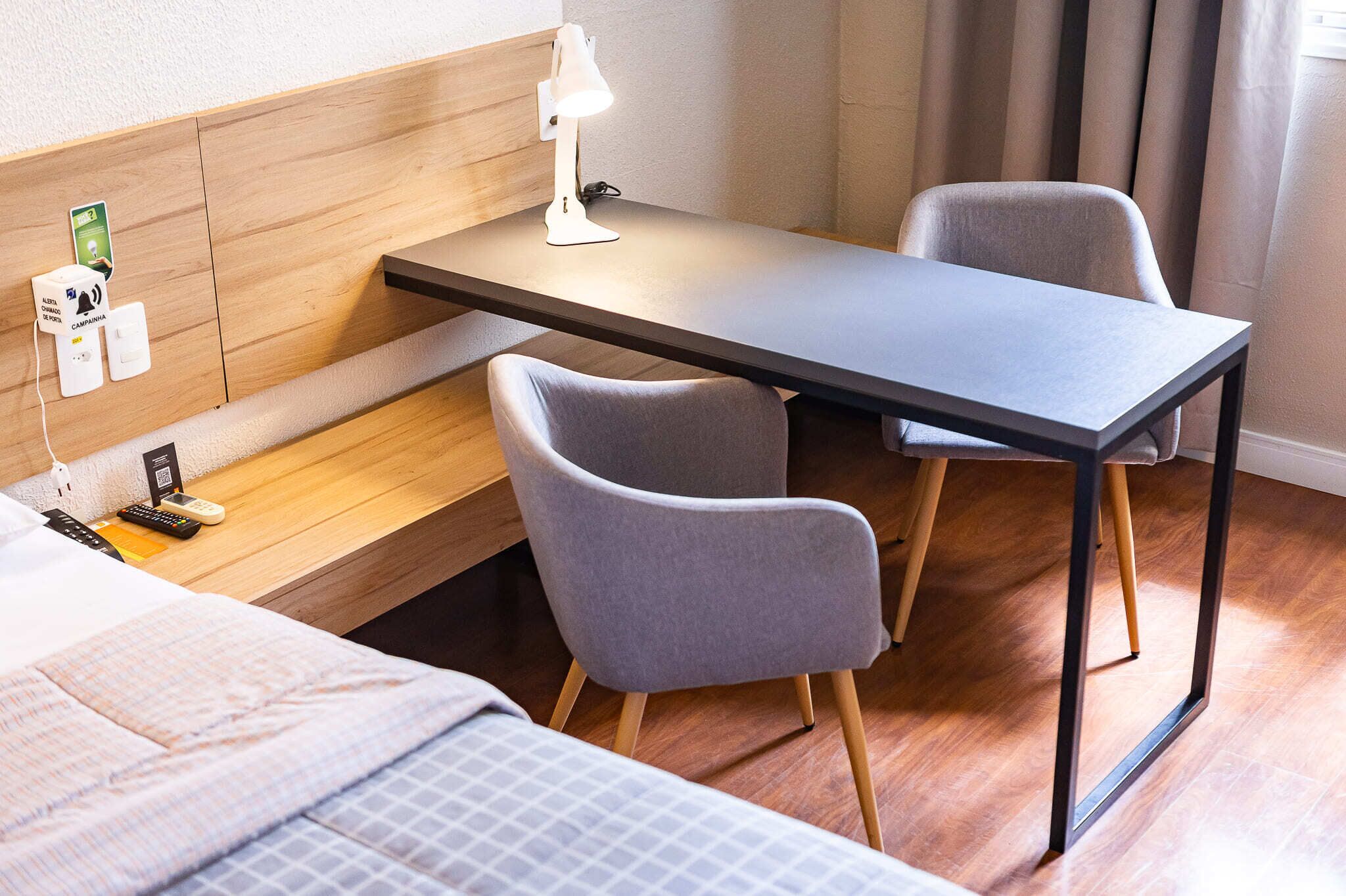 ミニバー、セーフティボックス (室内)、客室ごとに異なるインテリア、デスク