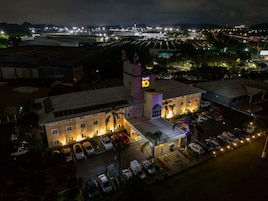 Fachada del alojamiento - Noche