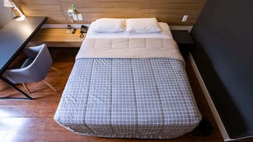 Frigobar, cofres nos quartos, individualmente mobiliados, escrivaninha