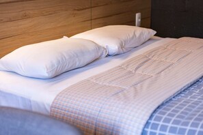 Minibar, in-room safe, individually furnished, desk - Hotel 10 Curitiba (Curitiba)