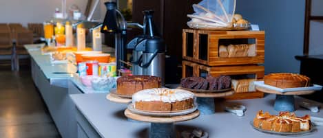 Free daily continental breakfast