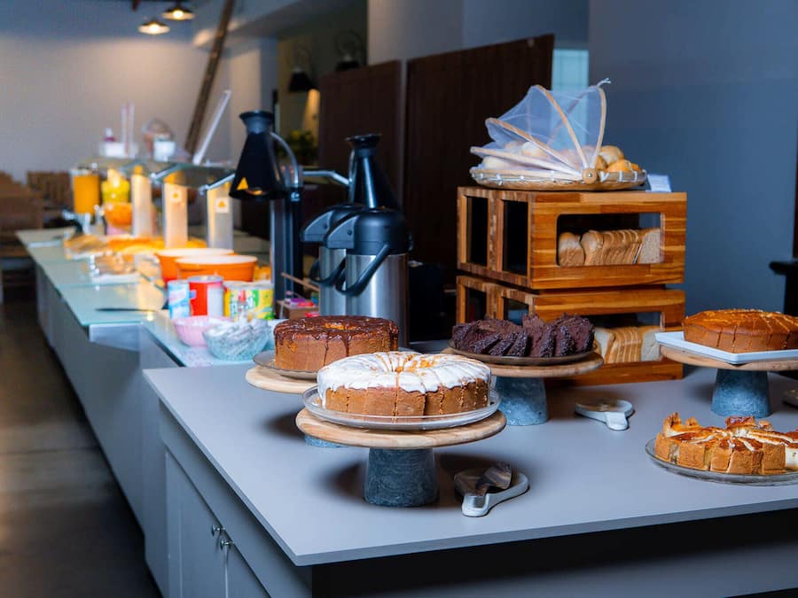 Ilmainen päivittäinen mannermainen aamiainen