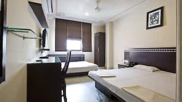 Family Room | Blackout curtains, iron/ironing board, free WiFi, bed sheets