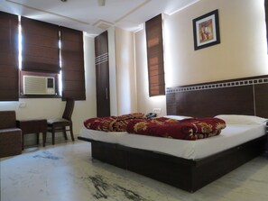Comfort Room | Blackout curtains, iron/ironing board, free WiFi, bed sheets