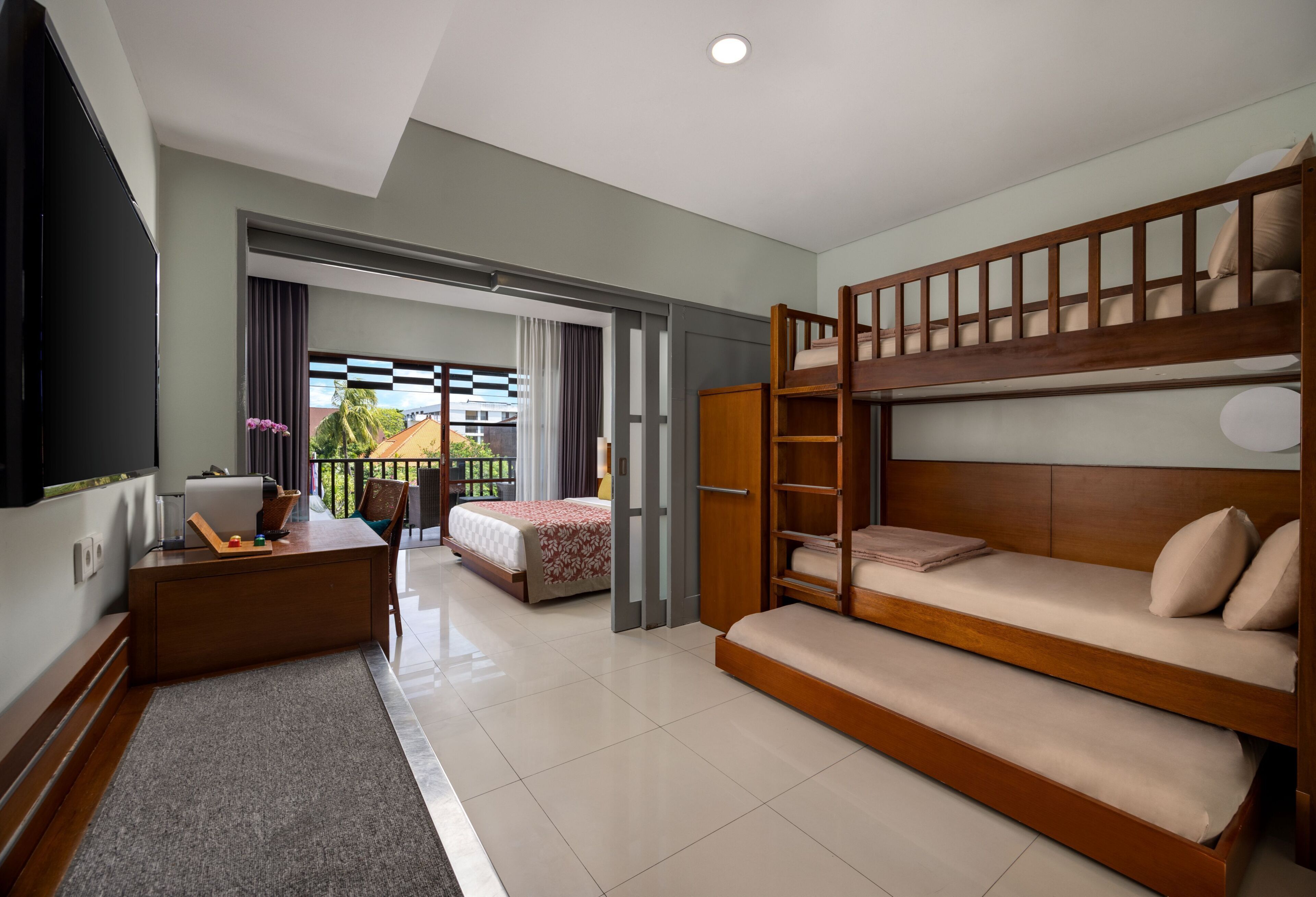 Family Studio (1 King Bed and 1 Trundle Bed and 1 Bunk Bed)