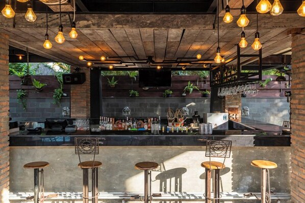 5 bars/lounges, 2 poolside bars, swim-up bar