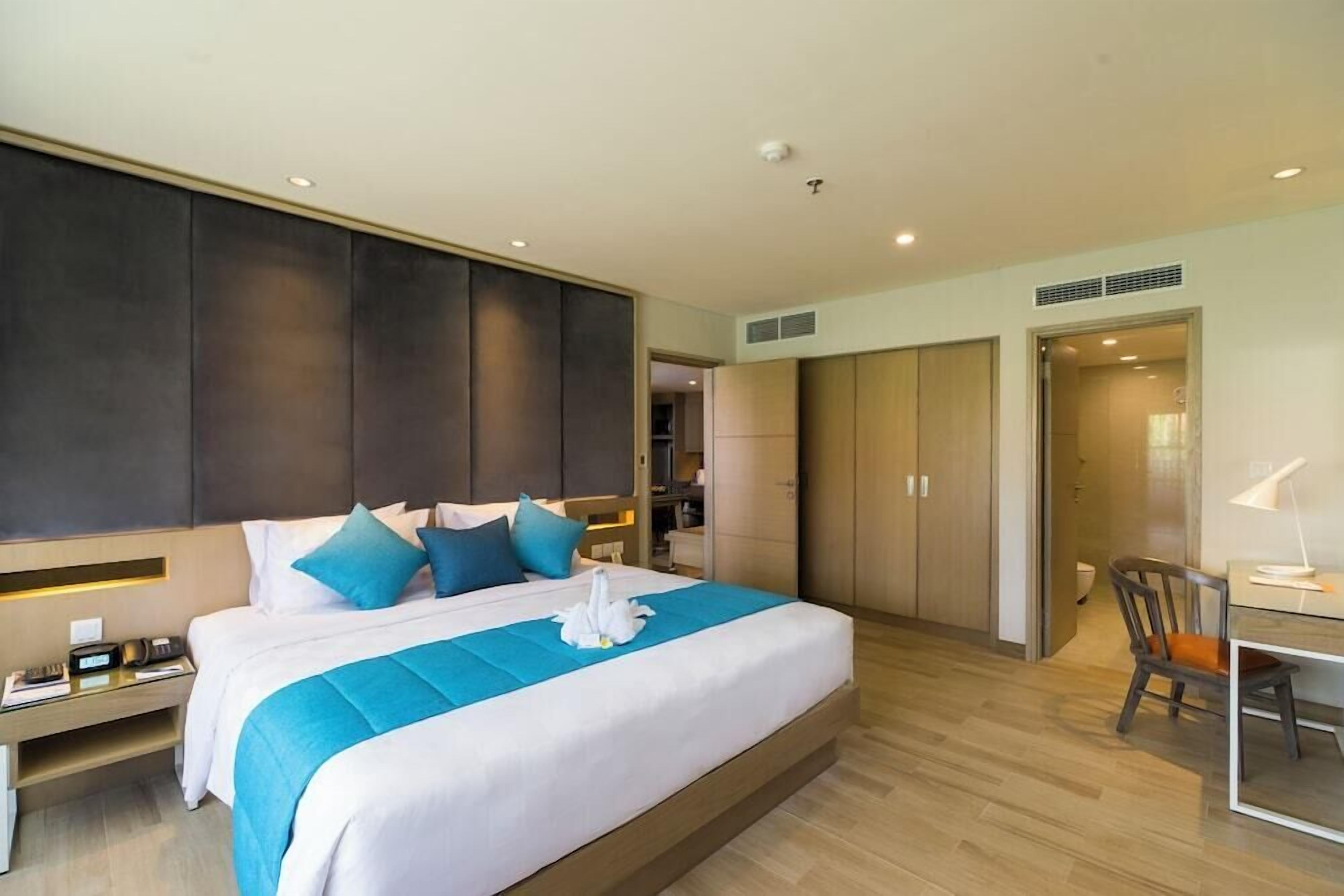 Premium bedding, minibar, in-room safe, individually furnished