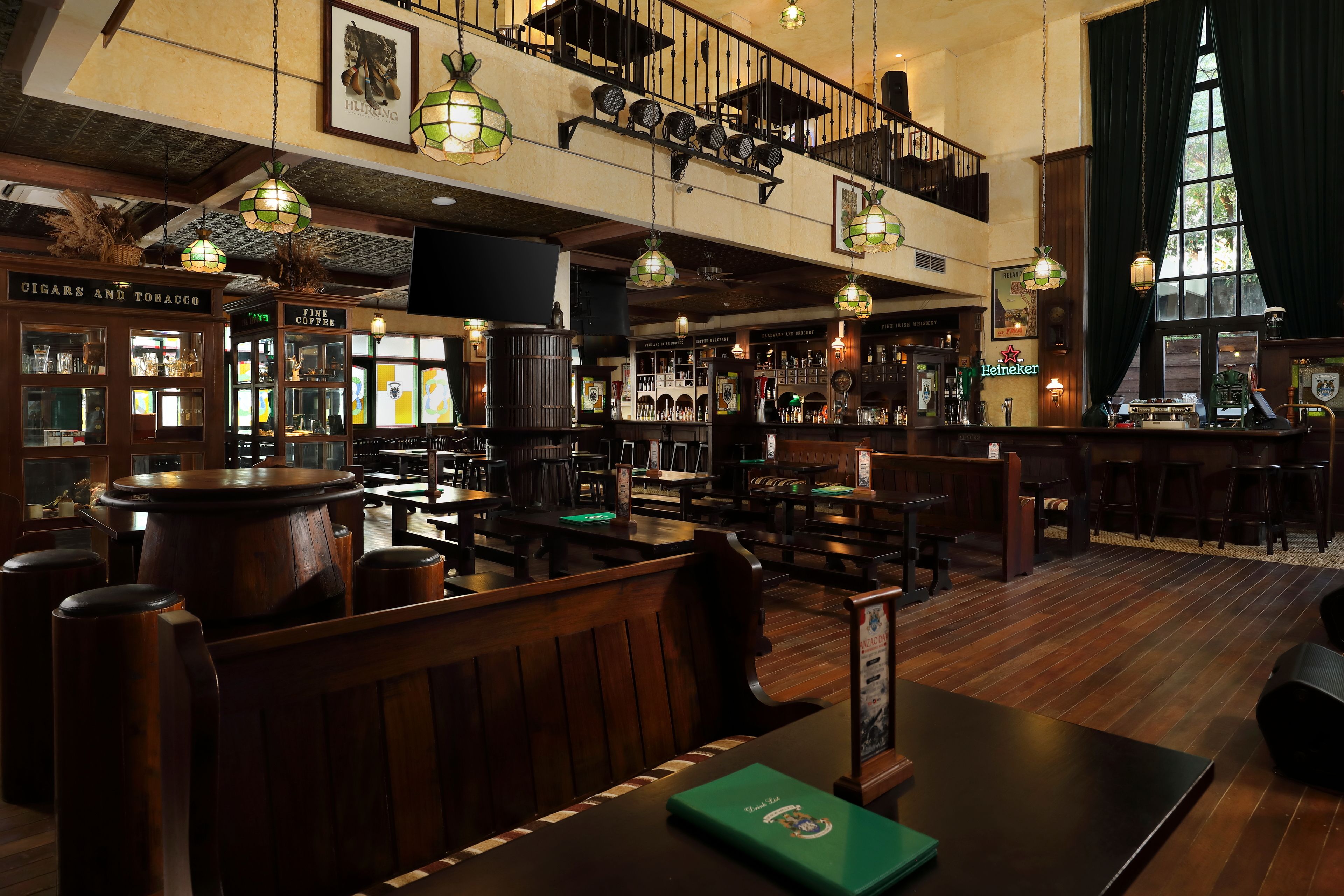 6 restaurants, breakfast, lunch, dinner served; fusion cuisine