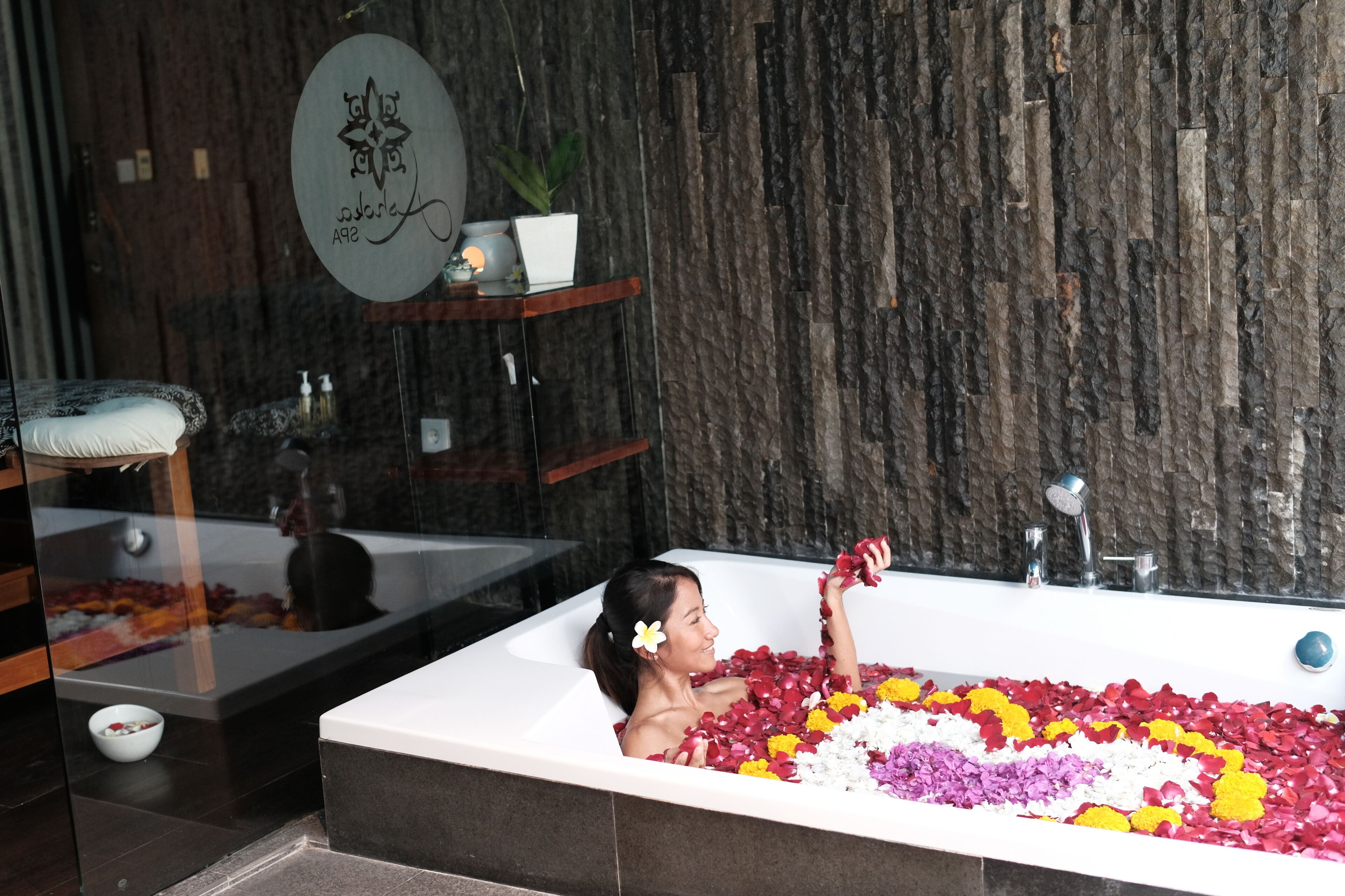 couples treatment room(s), body treatments, aromatherapy