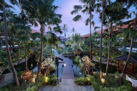 Garden. Bali Dynasty Resort