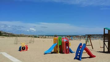 Children’s play area – outdoor