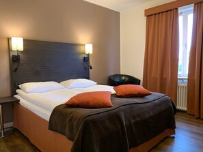 Triple Room | Desk, free WiFi, bed sheets