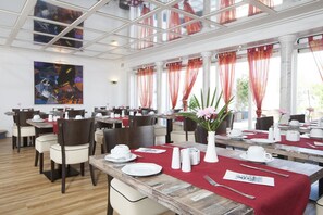 Free buffet breakfast