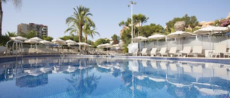 Outdoor pool, pool loungers