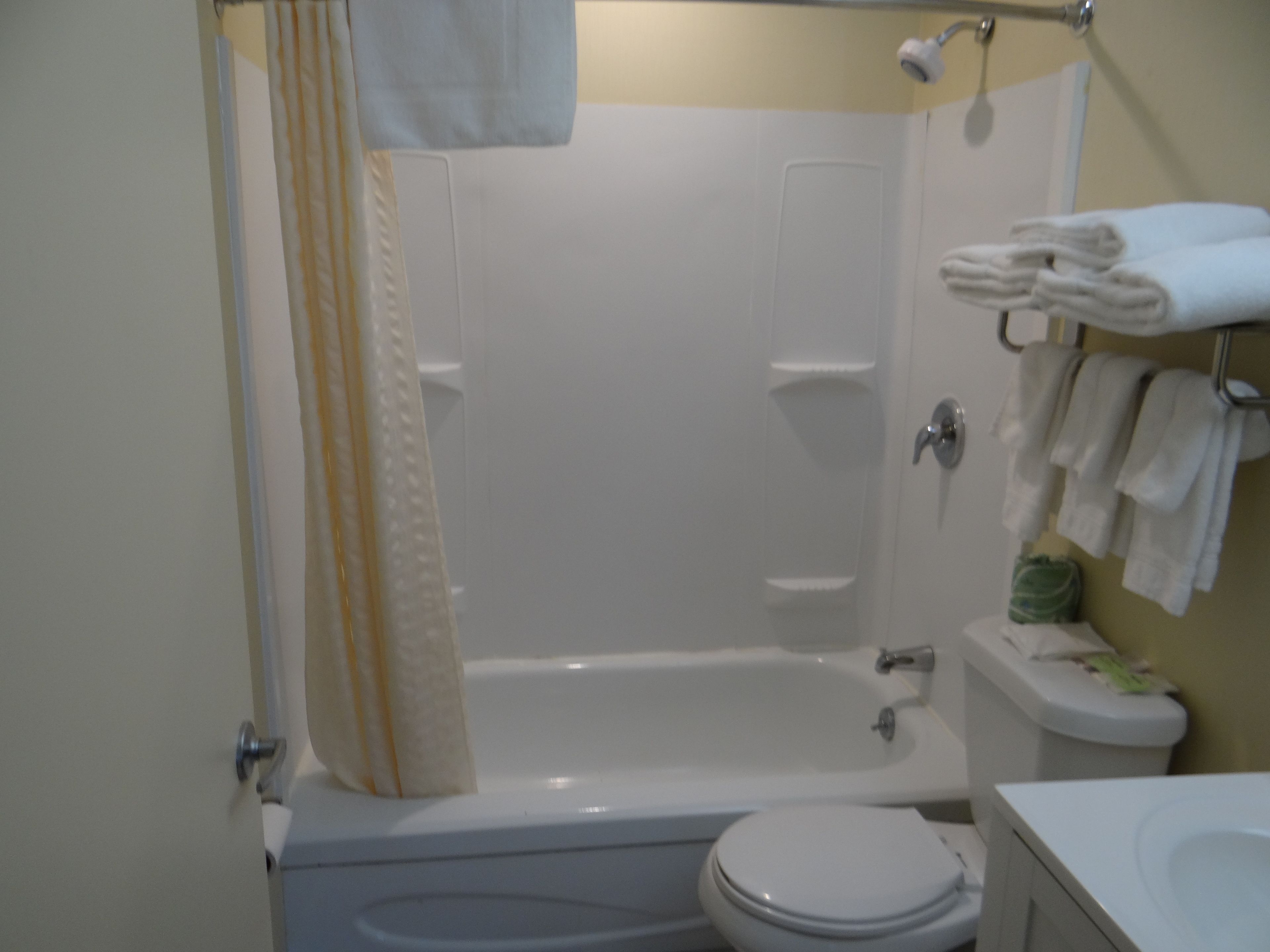 A bathroom with a bathtub, toilet, and sink.