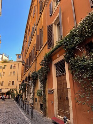 Front of property - HiSuiteROME (Rome)