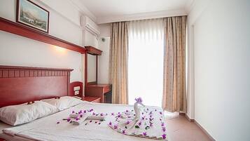 Minibar, in-room safe, free cribs/infant beds