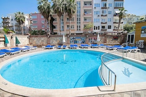Outdoor pool, pool umbrellas, sun loungers