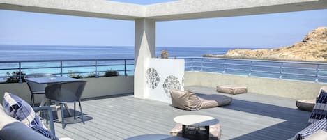 Habitación exclusiva, 1 cama de matrimonio grande, terraza | Vistas al agua