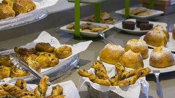 ๋งค์ผ ๋ทํ ์์นจ ์์ฌ(1์ธ๋น EUR 22)