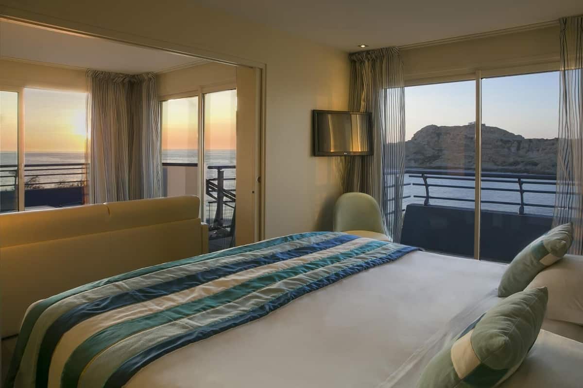 Suite Junior, 1 trĂšs grand lit, balcon, vue mer (with Sofabed)