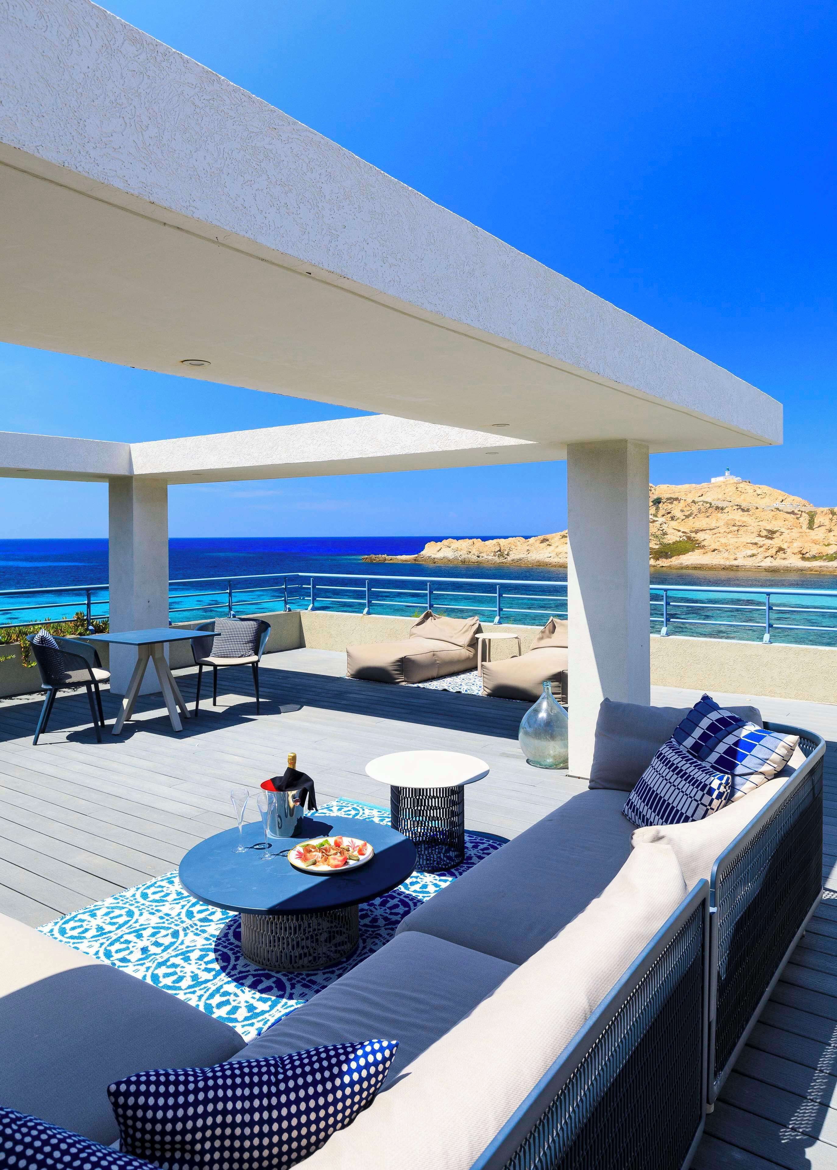 Chambre Exclusive, 1 très grand lit, terrasse (Larger Room) | Balcon