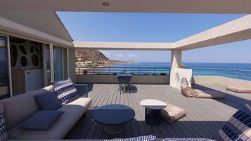 Chambre Exclusive, 1 trÚs grand lit, terrasse (Larger Room) | Literie de qualité supérieure, minibar, coffres-forts dans les chambres