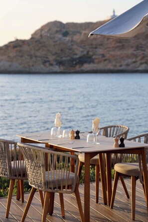 تناول الطعام بالخارج