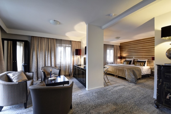 Junior Suite (Lovely Cool WOW) | In-room safe, rollaway beds, free WiFi