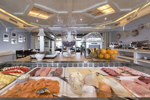 Free buffet breakfast