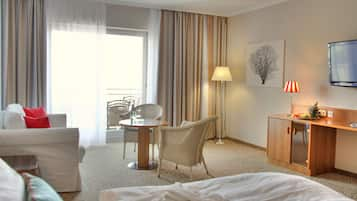 Standard Double Room, Partial Sea View | Desk, soundproofing, free WiFi, bed sheets