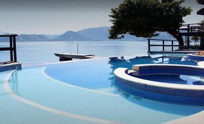 Unclassified image, 2 of 97, button - Angra Fashion Dive (Angra dos Reis)